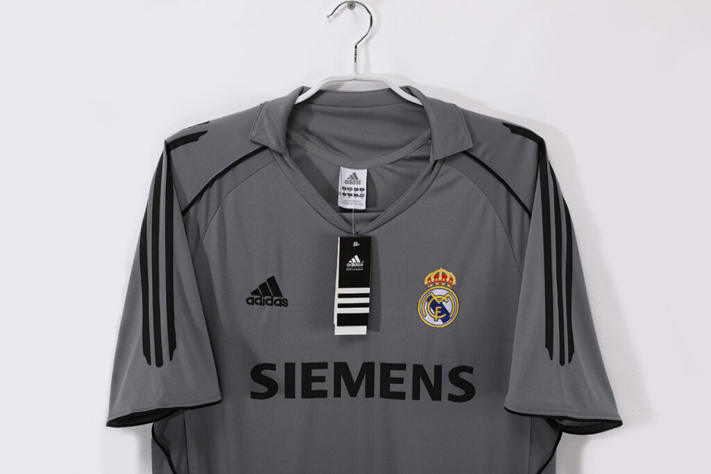 Maillot Real Madrid Third 2005/06 Gris