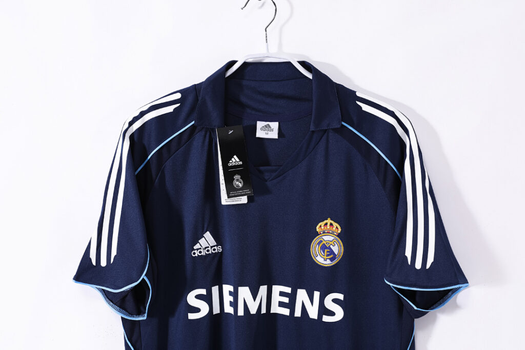 Maillot Real Madrid Extérieur 2005/06 Bleu